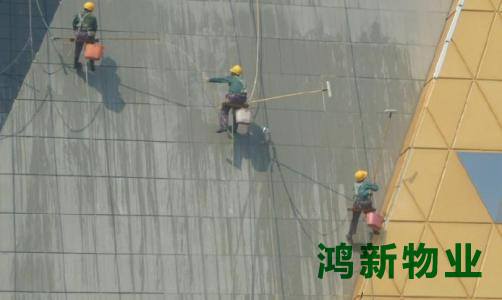 高空清洗外墻玻璃的費(fèi)用