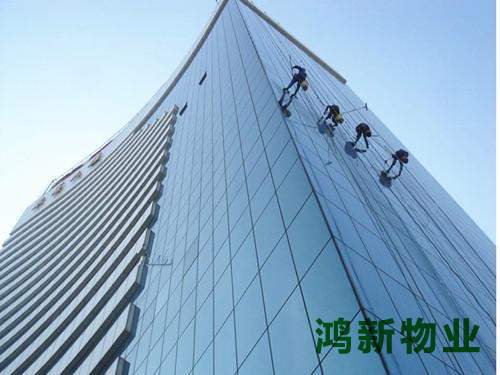 高空外墻玻璃保潔