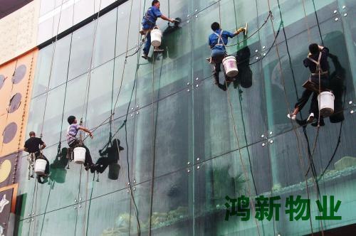 大樓清洗外墻玻璃的費用