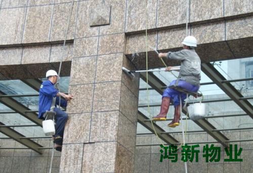 蜘蛛人外墻保潔的方案