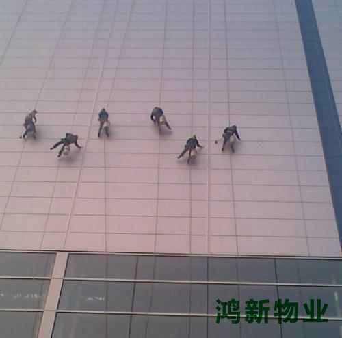高空外墻玻璃保潔