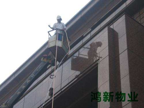 蜘蛛人外墻玻璃清潔收費(fèi)