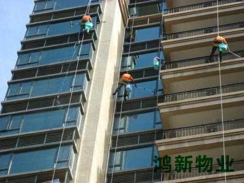 東莞的高空外墻玻璃保潔方案