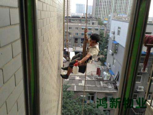 大廈清洗外墻玻璃費用