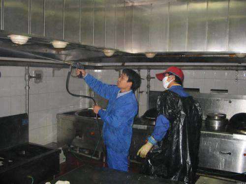 東莞的食堂抽油煙機排煙管道底清理油污公司